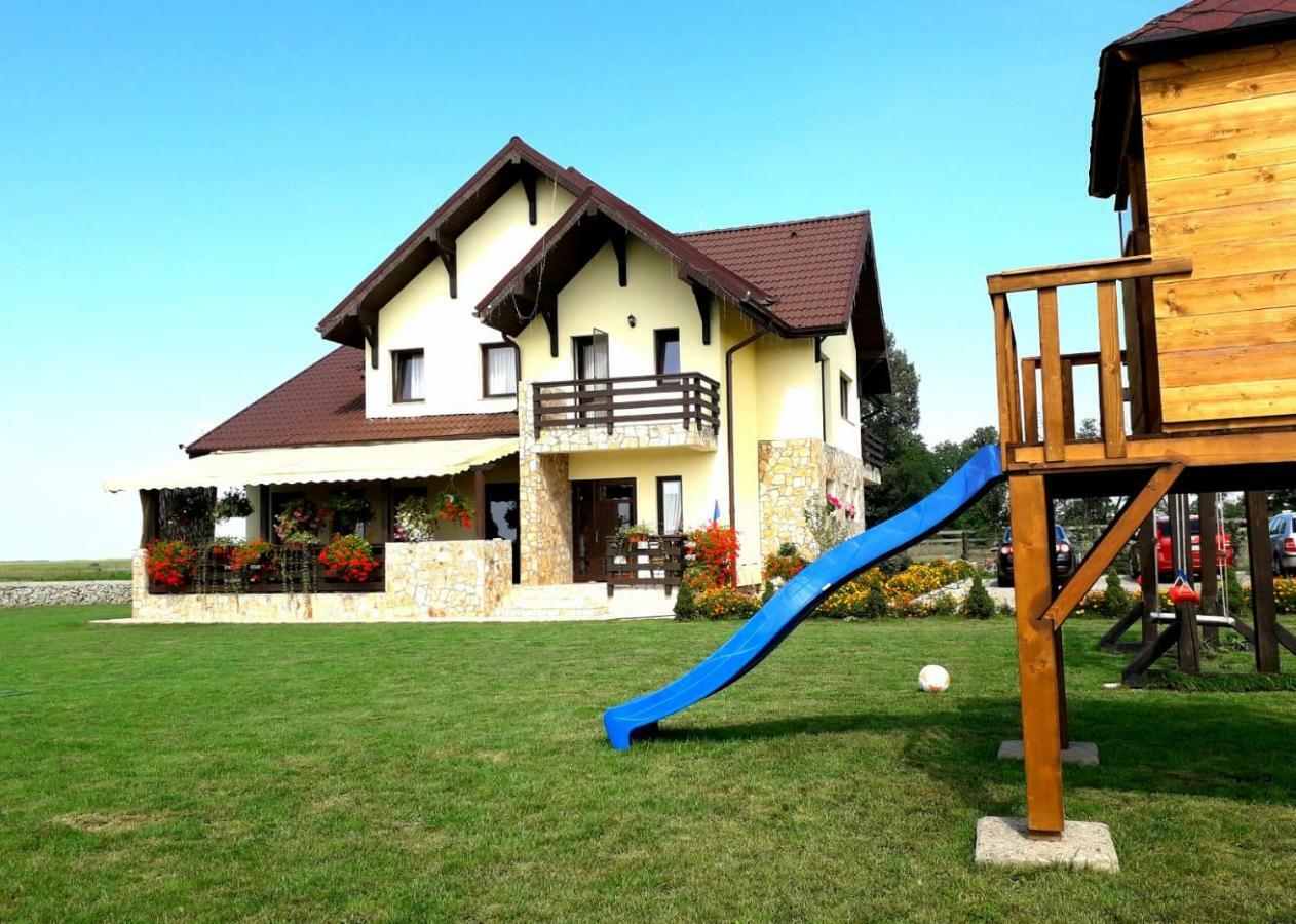 Hotel Dor De Casa Doljesti Exterior foto